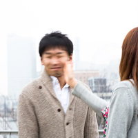 下品な彼氏に冷静なビンタの写真