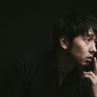ニコチン切れで手が震える男性の悩みと禁断症状の写真