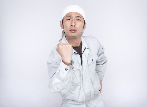 脱サラして農業の道へ転身した男性がガッツポーズ