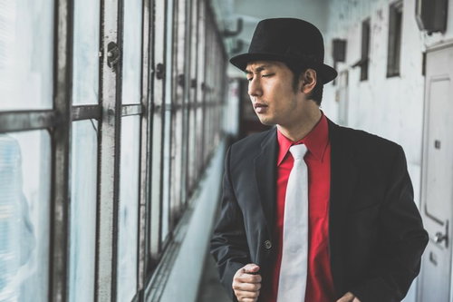 家賃を抑えて洋服にお金をかけるタイプの探偵