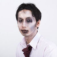 3日間不眠不休で働き極端に顔色が悪い社畜の写真