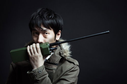 太陽が沈んだことを報告する気象予報士