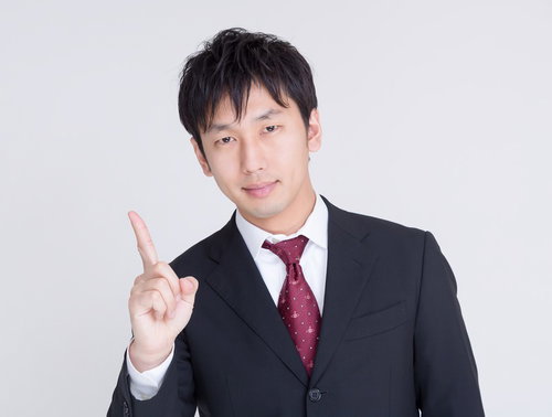 オンリーワンをする甘いマスクの男性