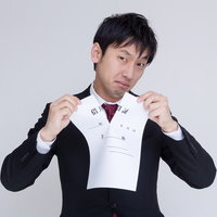 借用証を破るサラリーマンの写真