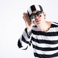 汚職の実刑判決を受け「OH、ショック！」と耳を疑う男性の写真