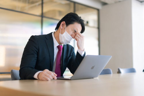 眼精疲労の原因、それは幽霊のしわざです