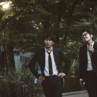 職を失ったことを家族に言えず、毎朝公園に出勤する元会社員の写真