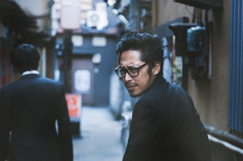 「続きはCMの後で」と目で訴える2時間ドラマ専門の俳優