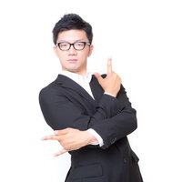 一見不利に思われたが「そうかな」と答える男性の写真