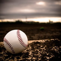 夏の甲子園がはじまる野球ボールがグラウンドに置かれたの写真