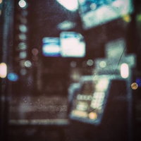 真夜中の駅前公衆電話ボックス（ノイズ映像）の写真