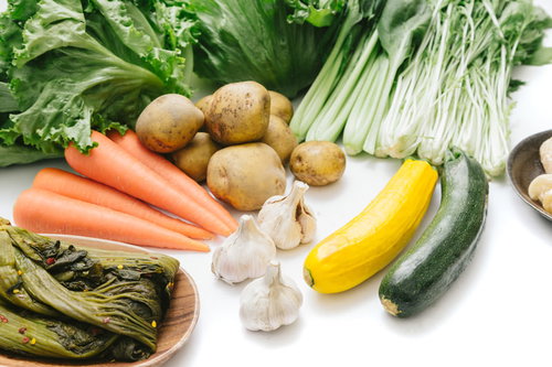 大刀洗の採れたて野菜、にんにく、じゃがいも、人参、ズッキーニの詰め合わせ