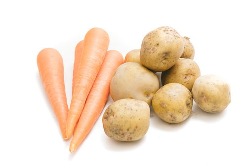 大刀洗で採れたにんじんとじゃがいもの根菜