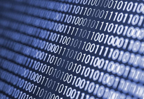 モニターに表示された二進数の羅列