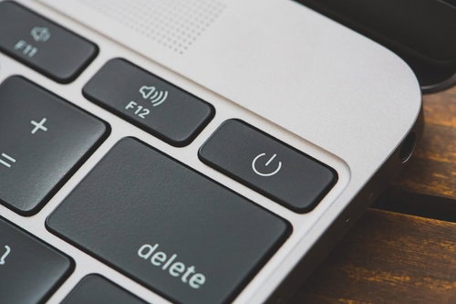 MacBookの電源ボタン（ON・OFF）