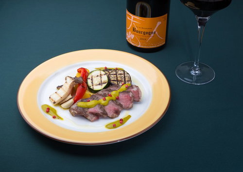 イベリコ豚とグリル野菜の赤ワイン添え俯瞰