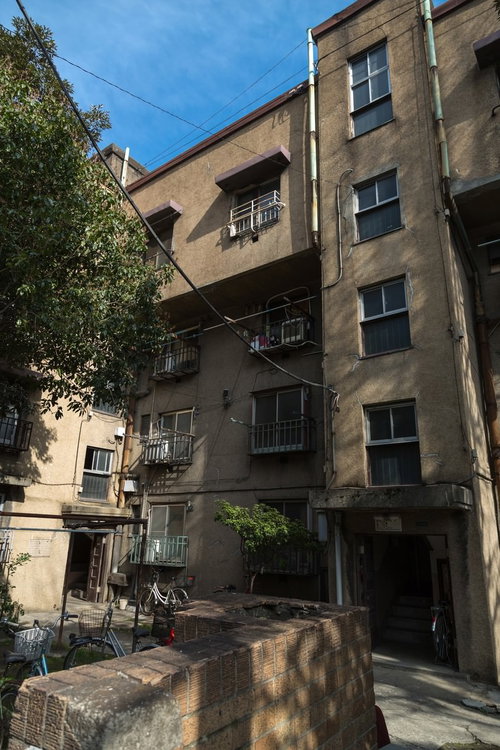 取り壊し前の最後の姿の昭和レトロの同潤会アパート