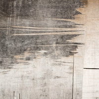 右側がベージュで左側が暗いグレーの木材板の壁テクスチャーの写真