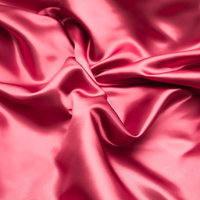 ピンクサテンのしわとドレープの写真