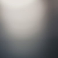 奥の方でぼけたライトと光の背景｜グラデーションの写真