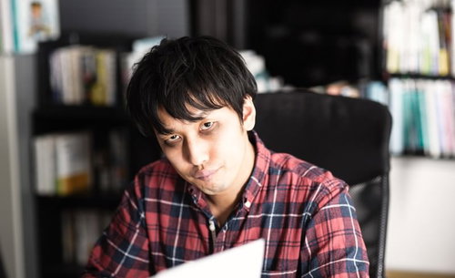 デスマで連日徹夜のデザイナー