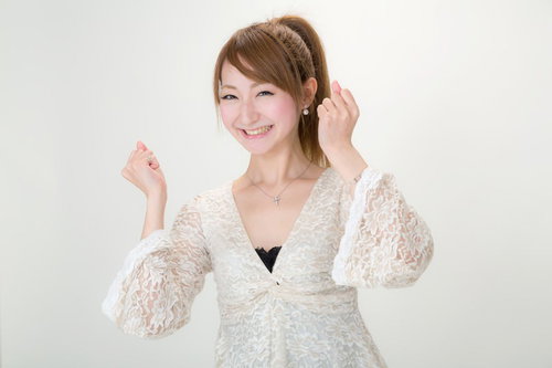 ファイト！頑張ってと応援する女性