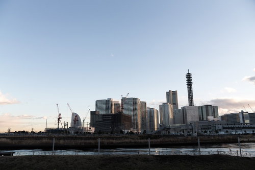 横浜ベイクォーターから望むみなとみらいのビル群