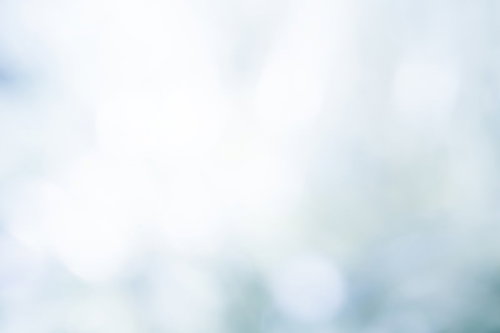 光を反射する水面（ボケ）