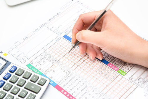 収入金額等を書き込む（確定申告）