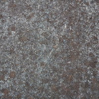 小さな石や砂が埋め込まれた灰色のアスファルト地面のテクスチャーの写真