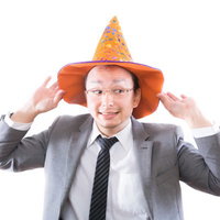 日本のハロウィン文化に触れハロウィンを部下に強要する外資系サラリーマンの写真