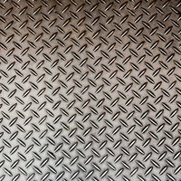 汚れとサビが付いた斜め模様のメタル足場テクスチャーの写真