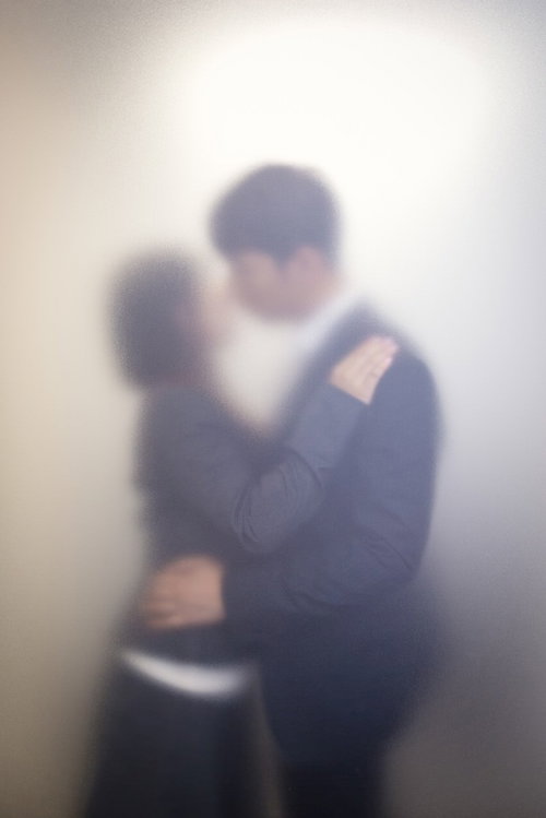 隠れてオフィスラブをするも、全然隠れてなかった社内カップル