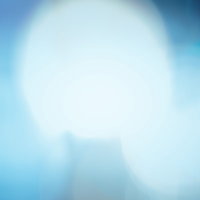 青く寂しい光のボケと光線 中央から放射状に広がる光の粒子の写真