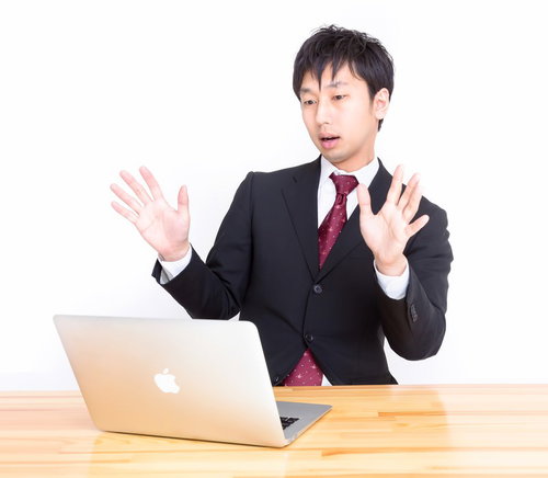 自分のSNSが乗っ取られてしまった会社員