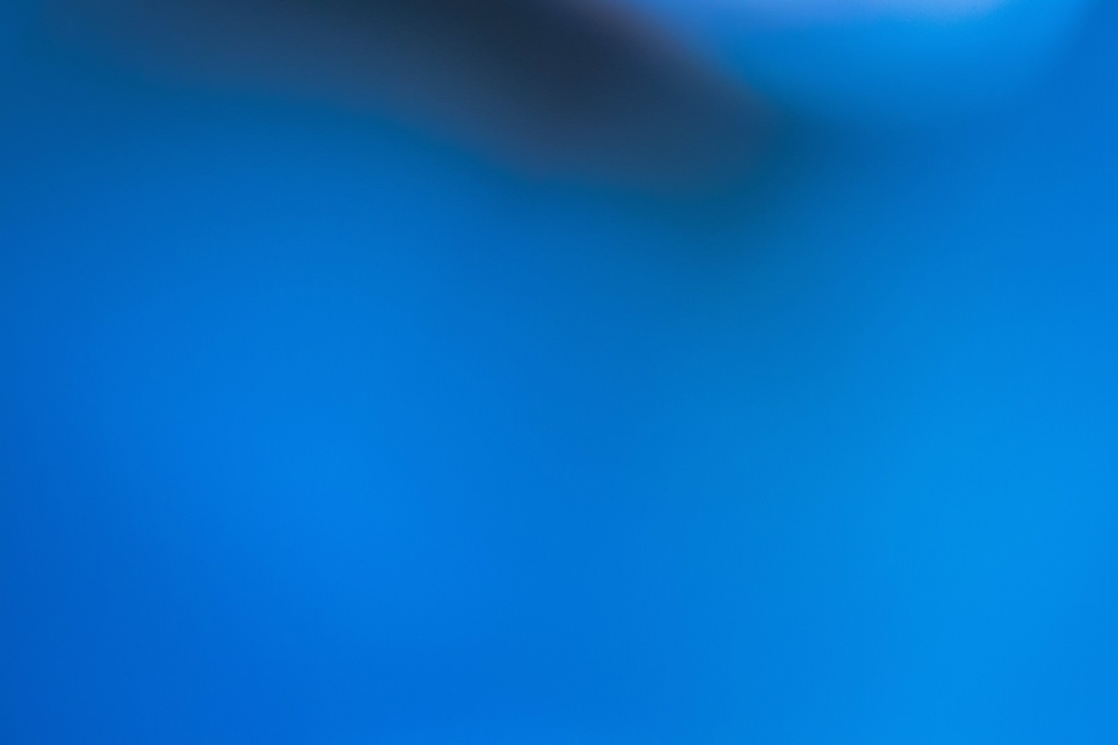 不気味な青い光のレンズフレア