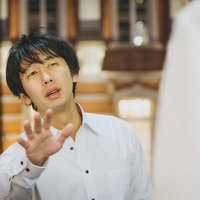 「ちょっと待ってちょっと待ってお姉さん」と追いかけるナンパ師の写真