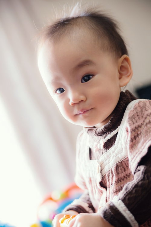 窓際のあかちゃん