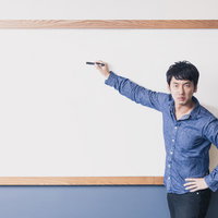 「ここ試験にでるよ！」と熱弁する塾講師の写真