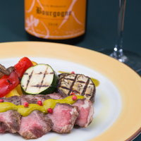 グリーンマスタードソースのイベリコ豚とグリル野菜の写真