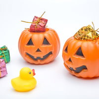 ハロウィンかぼちゃとアヒルちゃんとプレゼント箱の写真