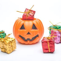 プレゼントボックスとハロウィーンかぼちゃの写真