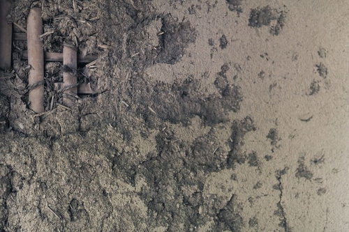 剥がれ落ちた土壁のテクスチャー