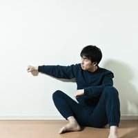 隣の部屋から聞こえてくる擬音にキレる壁ドンの写真