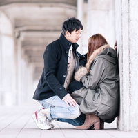 歩き疲れた女性に、「あのホテルで休憩しよっか」と囁く手慣れた男性の写真