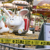 閉鎖された上野こども遊園地の廃墟遊具、象の乗り物の写真