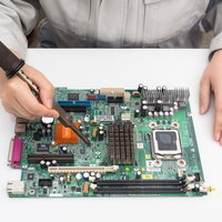 半田ゴテの電源スイッチが入っていなくて助かった右手の写真