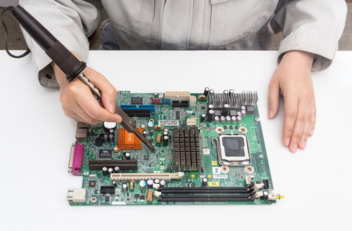 半田ゴテの電源スイッチが入っていなくて助かった右手