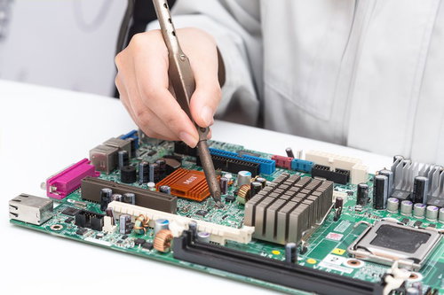 半田ゴテで基板を焼ききる前に右手が大やけど