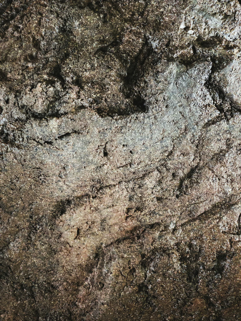 茶色から灰色へのグラデーションが美しい岩肌のテクスチャー